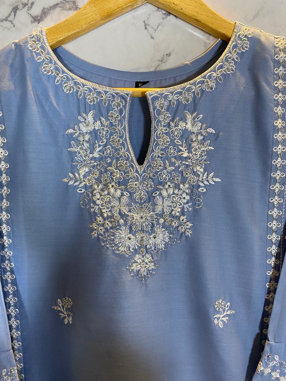 2 Piece – Embroidered Lawn Suit with Farshi Shalwar