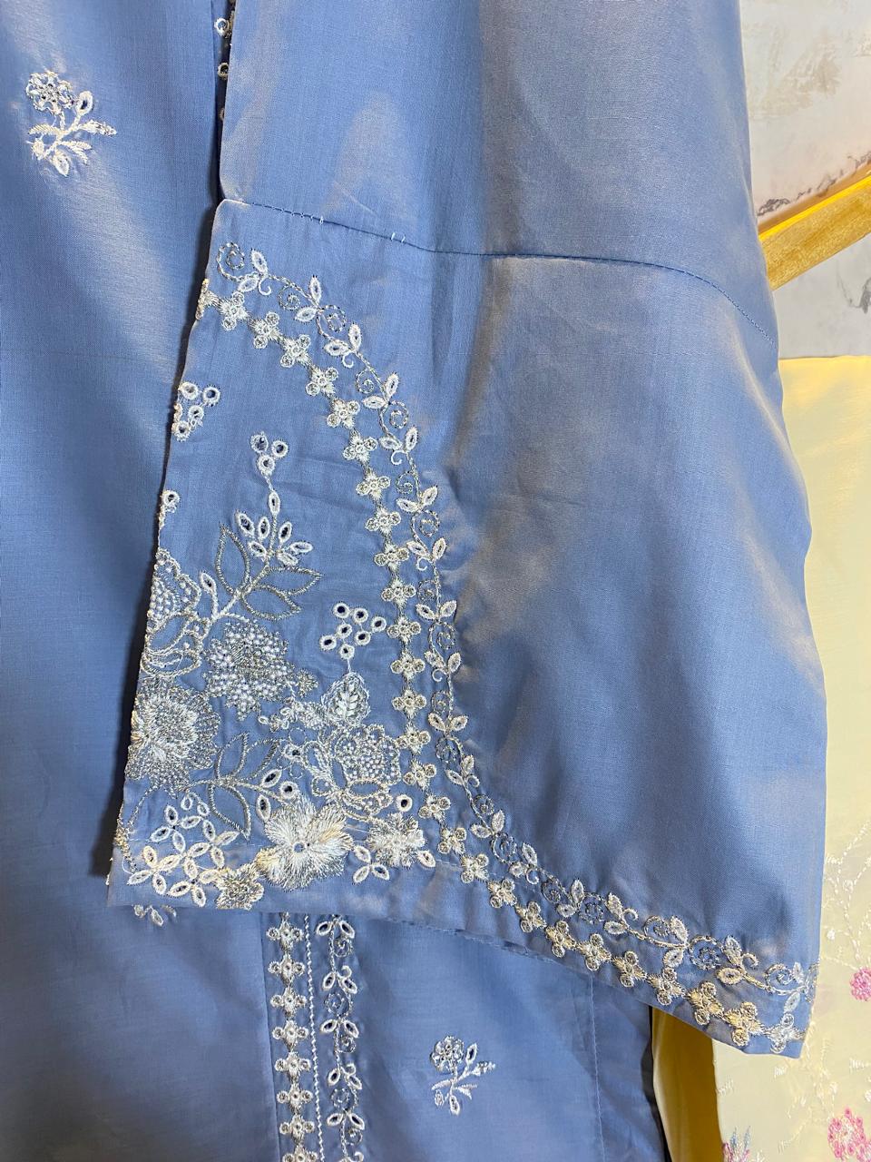 2 Piece – Embroidered Lawn Suit with Farshi Shalwar