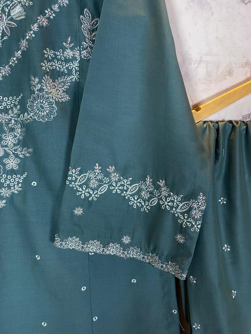2 Piece – Embroidered Lawn Suit with Farshi Shalwar